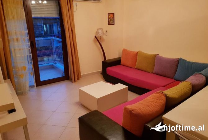 Shtepi me qera 2+1 ne Tirane - 670 Euro