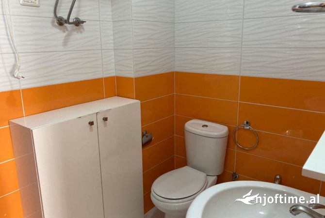 Shtepi me qera Apartament ne Tirane, 2+1, Mobilimi E mobiluar, Pagesa 670  Euro.