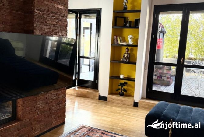 Shtepi me qera Duplex(shtepi me 2 kate) ne Tirane, 3+1, Mobilimi E mobiluar, Pagesa 1,800  Euro.