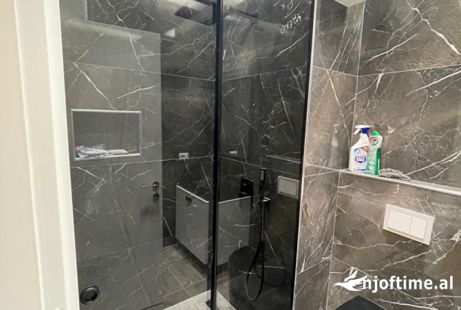 Shtepi me qera Apartament ne Tirane, 2+1, Mobilimi E mobiluar, Pagesa 1,000  Euro.