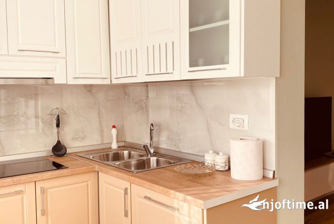 Shtepi me qera Apartament ne Tirane, 2+1, Mobilimi E mobiluar, Pagesa 900  Euro.