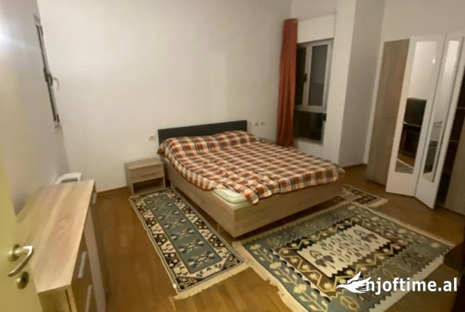Shtepi me qera Apartament ne Tirane, 3+1, Mobilimi E mobiluar, Pagesa 650  Euro.