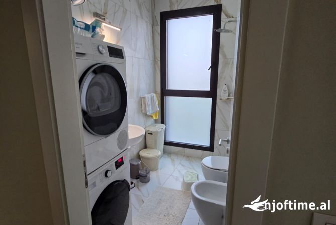 Shtepi me qera Apartament ne Tirane, 2+1, Mobilimi E mobiluar, Pagesa 1,300  Euro.