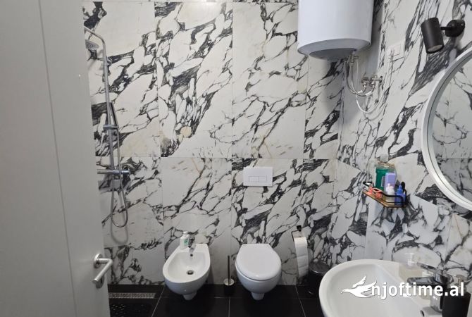 Shtepi me qera Apartament ne Tirane, 2+1, Mobilimi E mobiluar, Pagesa 1,300  Euro.