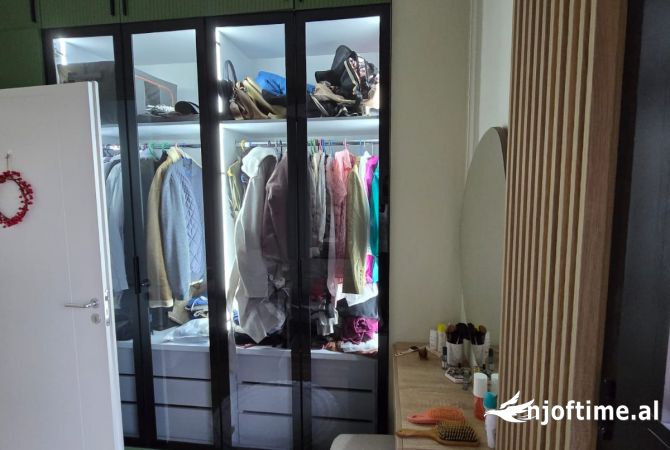 Shtepi me qera Apartament ne Tirane, 2+1, Mobilimi E mobiluar, Pagesa 1,300  Euro.