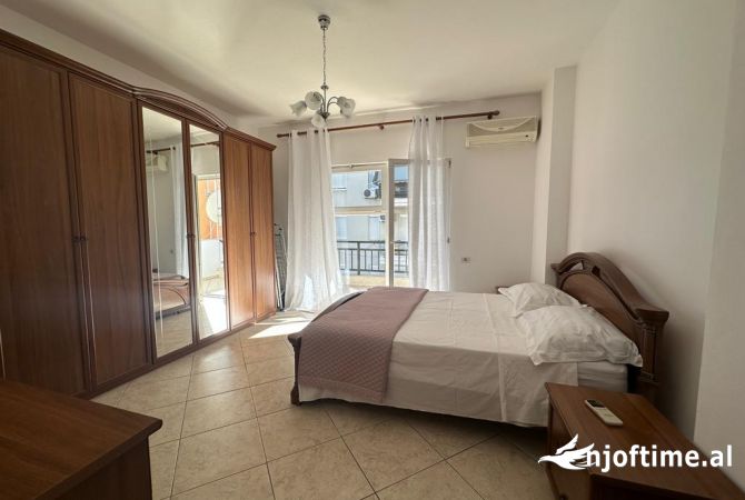 Shtepi me qera Apartament ne Tirane, 2+1, Mobilimi E mobiluar, Pagesa 700  Euro.