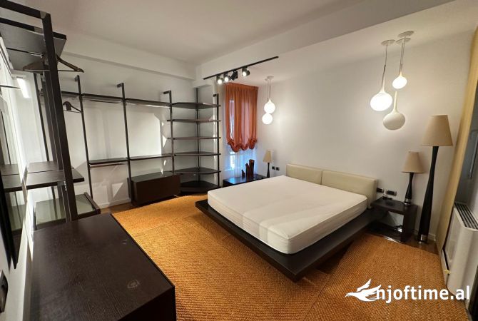 Shtepi me qera Apartament ne Tirane, 3+1, Mobilimi E mobiluar, Pagesa 1,100  Euro.
