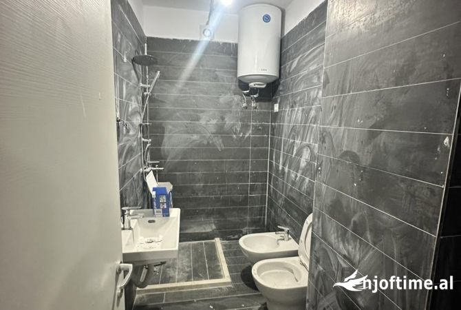 Shtepi ne shitje Apartament ne Tirane, 1+1, Mobilimi Bosh, pa mobiluar, Pagesa 129,000  Euro.
