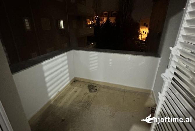 Shtepi ne shitje Apartament ne Tirane, 1+1, Mobilimi Bosh, pa mobiluar, Pagesa 129,000  Euro.