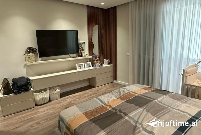 Shtepi ne shitje Apartament ne Tirane, 2+1, Mobilimi E mobiluar, Pagesa 190,000  Euro.