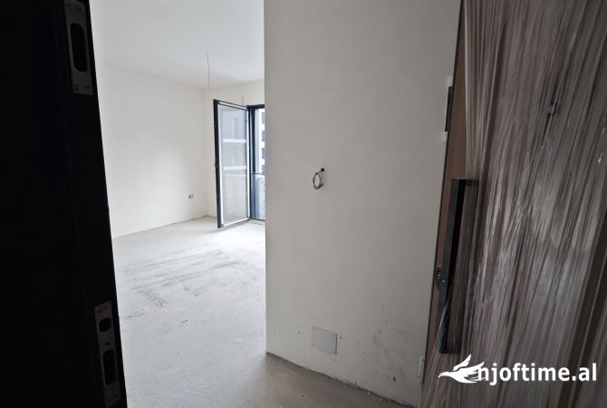 Shtepi ne shitje Apartament ne Tirane, 2+1, Mobilimi Bosh, pa mobiluar, Pagesa 160,000  Euro.