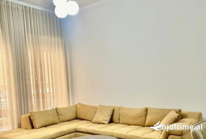 Shtepi me qera 2+1 ne Tirane - 1,300 Euro