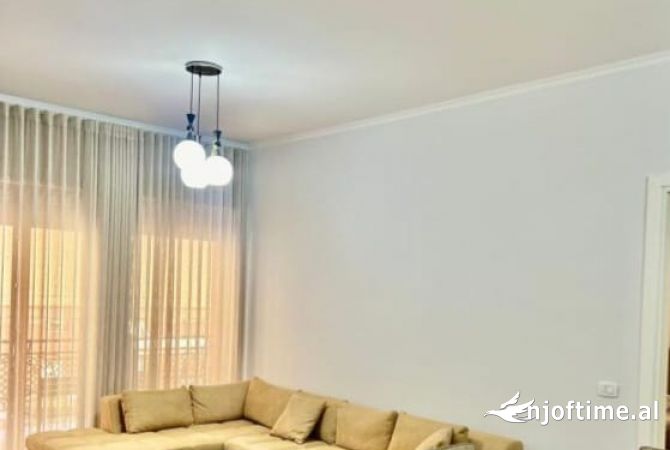 Shtepi me qera 2+1 ne Tirane - 1,300 Euro
