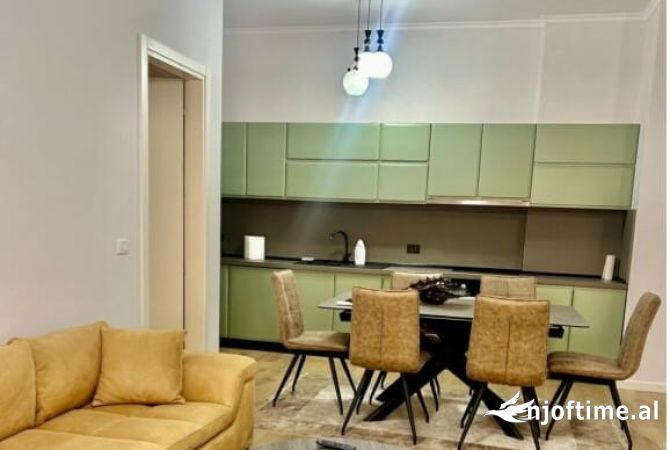Shtepi me qera 2+1 ne Tirane - 1,300 Euro