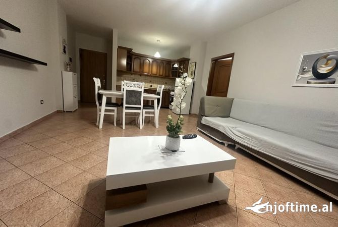 Shtepi me qera 2+1 ne Tirane - 700 Euro