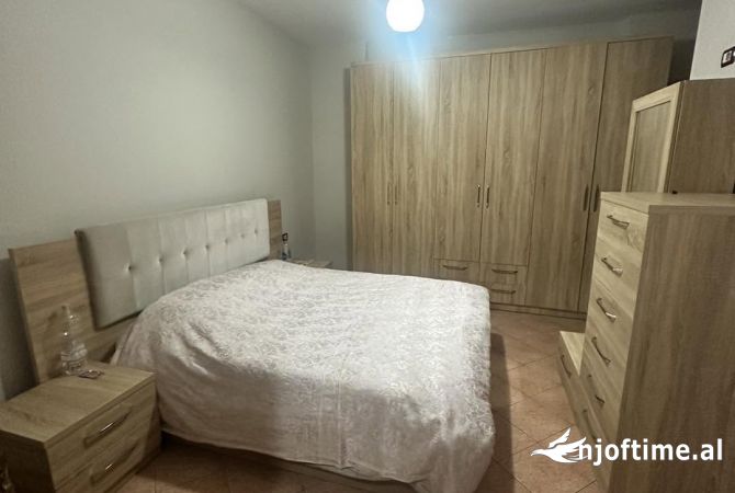 Shtepi me qera Apartament ne Tirane, 2+1, Mobilimi E mobiluar, Pagesa 700  Euro.