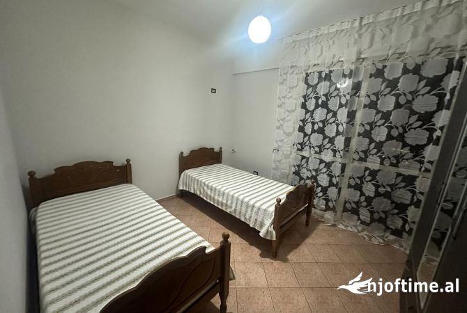 Shtepi me qera Apartament ne Tirane, 2+1, Mobilimi E mobiluar, Pagesa 700  Euro.