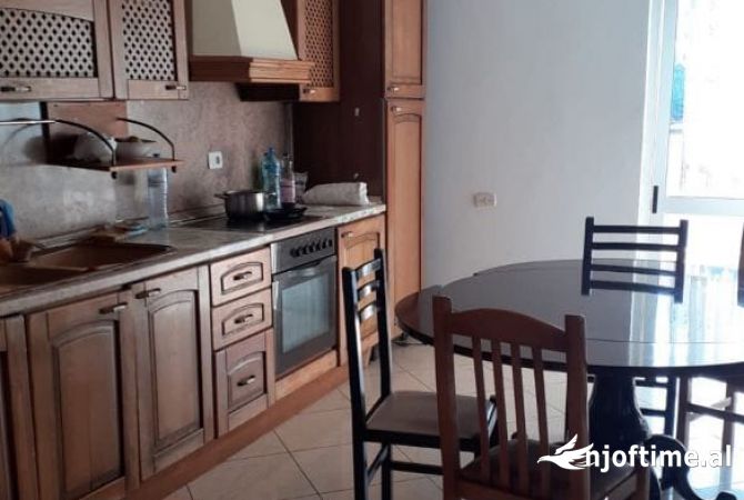 Shtepi me qera 3+1 ne Tirane - 40,000 Leke