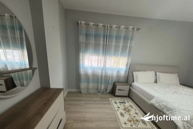 Shtepi me qera Apartament ne Tirane, 2+1, Mobilimi E mobiluar, Pagesa 500  Euro.