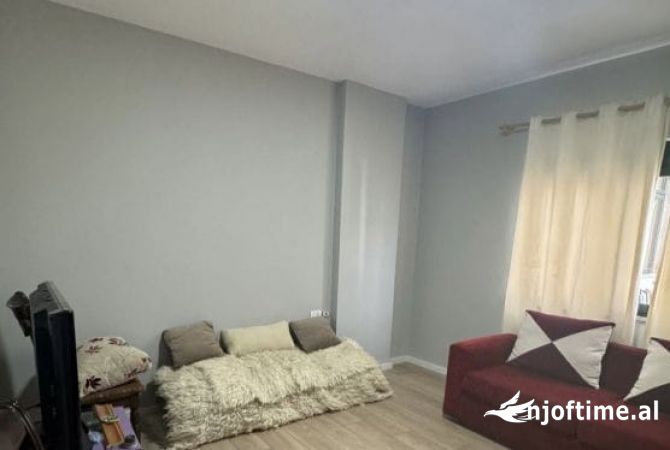 Shtepi me qera Apartament ne Tirane, 2+1, Mobilimi E mobiluar, Pagesa 500  Euro.