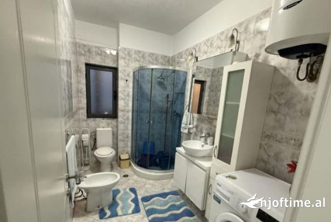Shtepi me qera Apartament ne Tirane, 2+1, Mobilimi E mobiluar, Pagesa 700  Euro.