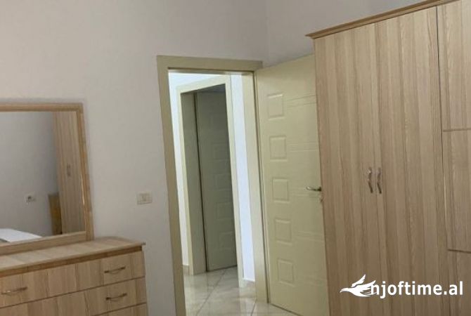 Shtepi me qera Apartament ne Tirane, 1+1, Mobilimi E mobiluar, Pagesa 40,000  Leke.