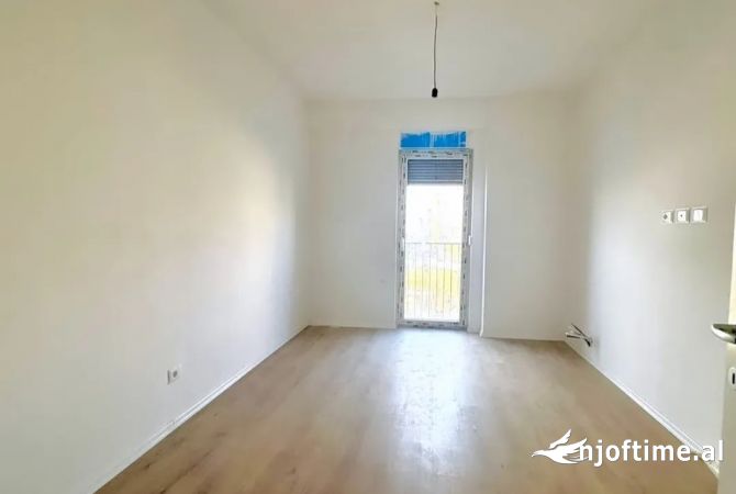 Shtepi ne shitje Apartament ne Tirane, 2+1, Mobilimi Bosh, pa mobiluar, Pagesa 179,000  Euro.