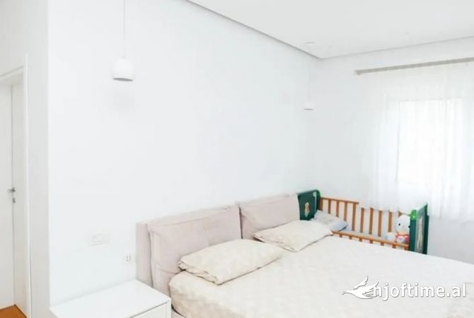 Shtepi ne shitje Apartament ne Tirane, 2+1, Mobilimi E mobiluar, Pagesa 239,000  Euro.