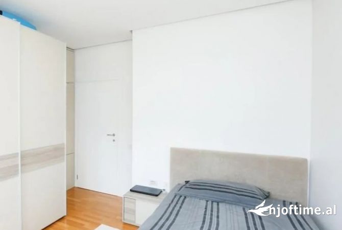 Shtepi ne shitje Apartament ne Tirane, 2+1, Mobilimi E mobiluar, Pagesa 239,000  Euro.