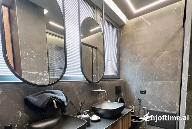 Shtepi ne shitje Apartament ne Tirane, 2+1, Mobilimi E mobiluar, Pagesa 348,000  Euro.