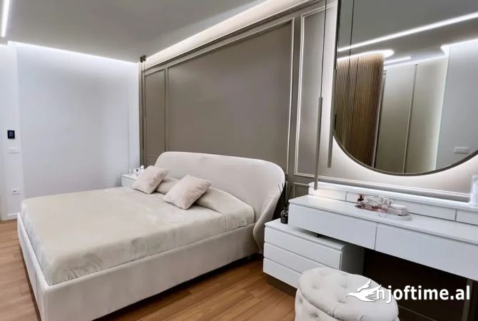 Shtepi ne shitje Apartament ne Tirane, 2+1, Mobilimi E mobiluar, Pagesa 348,000  Euro.