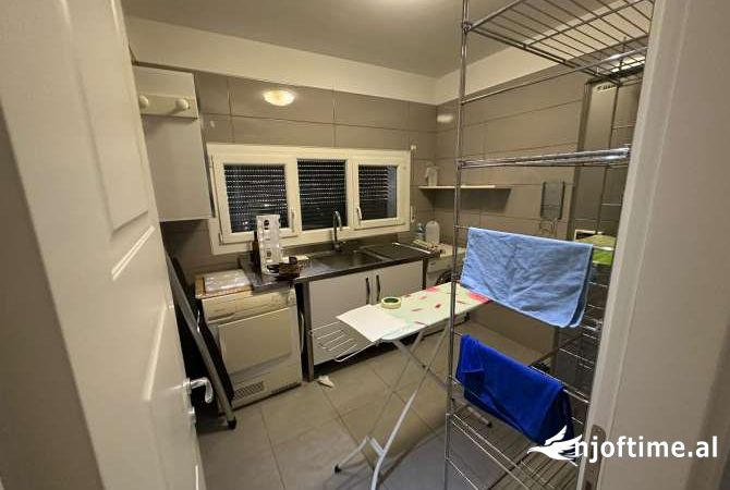 Shtepi me qera Vila Luksoze ne Tirane, 4+1, Mobilimi E mobiluar, Pagesa 3,000  Euro.