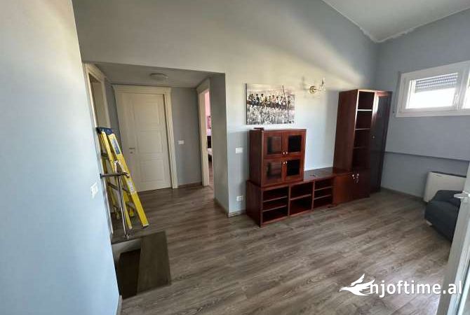 Shtepi me qera Vila Luksoze ne Tirane, 4+1, Mobilimi E mobiluar, Pagesa 3,000  Euro.