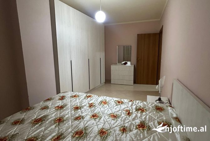 Shtepi ne shitje Apartament ne Tirane, 2+1, Mobilimi E mobiluar, Pagesa 128,000,000  Leke.