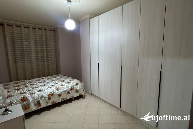 Shtepi ne shitje Apartament ne Tirane, 2+1, Mobilimi E mobiluar, Pagesa 128,000,000  Leke.