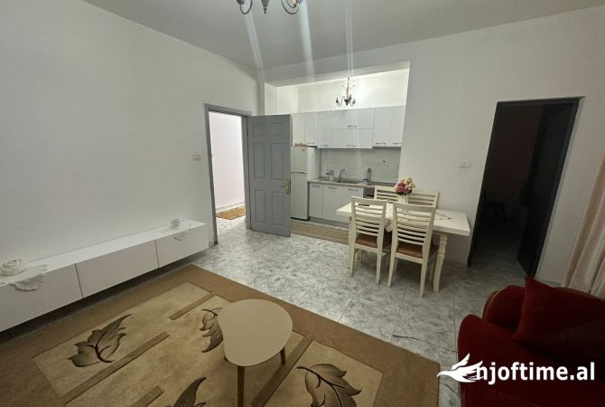 Shtepi me qera Apartament ne Tirane, 2+1, Mobilimi E mobiluar, Pagesa 550  Euro.