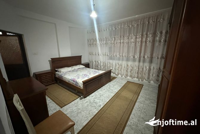 Shtepi me qera Apartament ne Tirane, 2+1, Mobilimi E mobiluar, Pagesa 550  Euro.