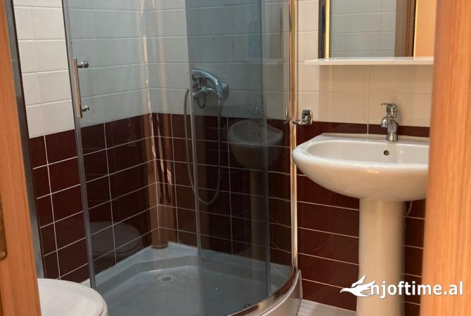 Shtepi me qera Apartament ne Tirane, 2+1, Mobilimi E mobiluar, Pagesa 670  Euro.