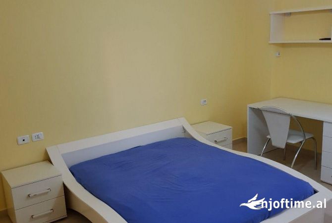 Shtepi me qera Apartament ne Tirane, 2+1, Mobilimi E mobiluar, Pagesa 670  Euro.