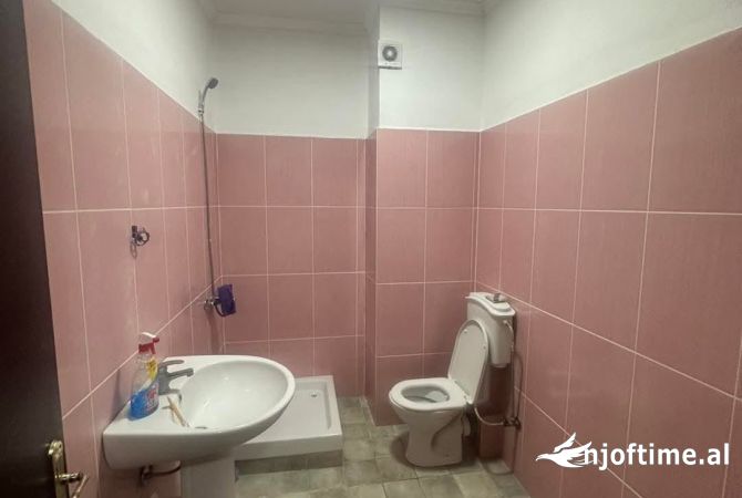 Shtepi ne shitje Apartament ne Tirane, 2+1, Mobilimi E mobiluar, Pagesa 125,000  Euro.