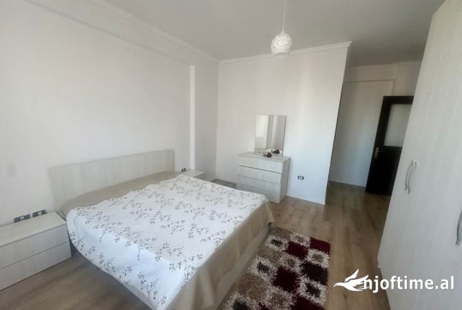 Shtepi ne shitje Apartament ne Tirane, 2+1, Mobilimi E mobiluar, Pagesa 125,000  Euro.