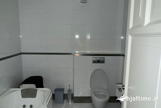 Shtepi me qera Apartament ne Tirane, 3+1, Mobilimi E mobiluar, Pagesa 750  Euro.