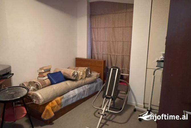Shtepi me qera Apartament ne Tirane, 3+1, Mobilimi E mobiluar, Pagesa 750  Euro.