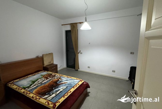 Shtepi me qera Apartament ne Tirane, 3+1, Mobilimi E mobiluar, Pagesa 750  Euro.