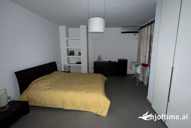 Shtepi me qera Apartament ne Tirane, 3+1, Mobilimi E mobiluar, Pagesa 750  Euro.