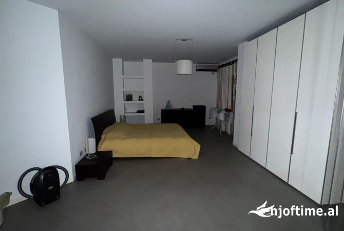 Shtepi me qera Apartament ne Tirane, 3+1, Mobilimi E mobiluar, Pagesa 750  Euro.