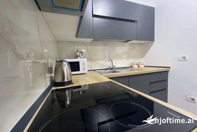 Shtepi me qera 4+1 ne Tirane - 1,500 Euro