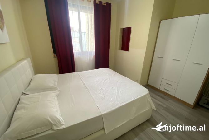 Shtepi me qera Apartament ne Tirane, 4+1, Mobilimi E mobiluar, Pagesa 1,500  Euro.
