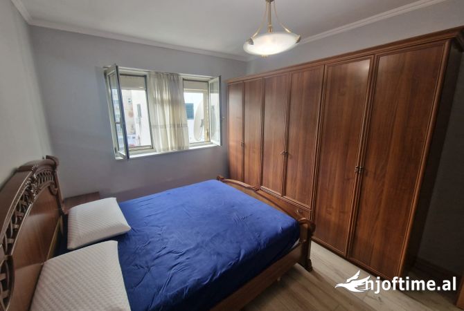 Shtepi me qera Apartament ne Tirane, 2+1, Mobilimi E mobiluar, Pagesa 55,000  Leke.