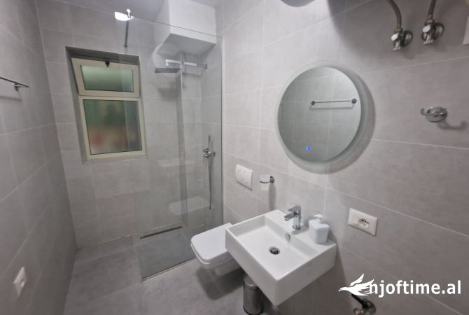 Shtepi me qera Apartament ne Tirane, 2+1, Mobilimi E mobiluar, Pagesa 55,000  Leke.